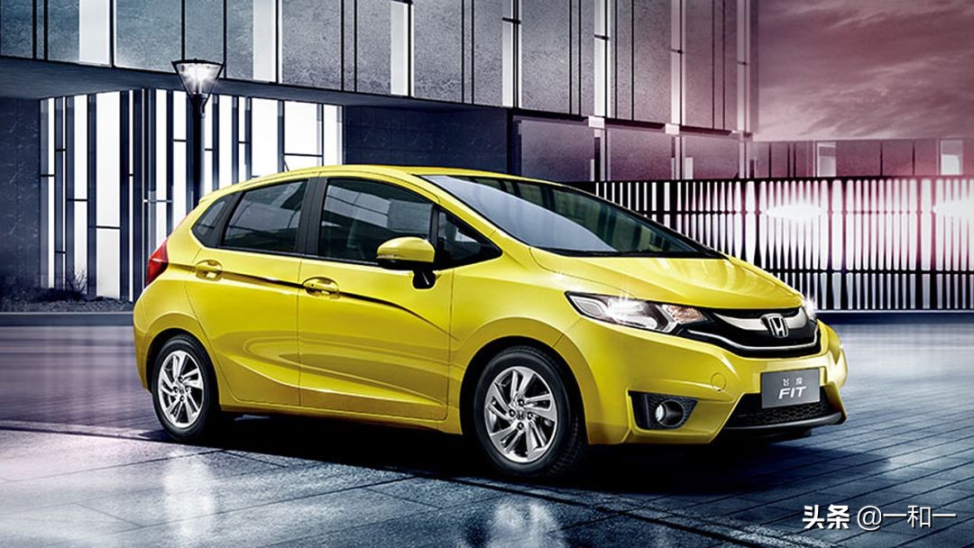 越级推荐年底选车这三款值得入手,高颜值之选三款平民性能轿车推荐