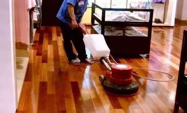 从刷涂料到乳胶漆的过程,桐油漆与水性油漆的优缺点