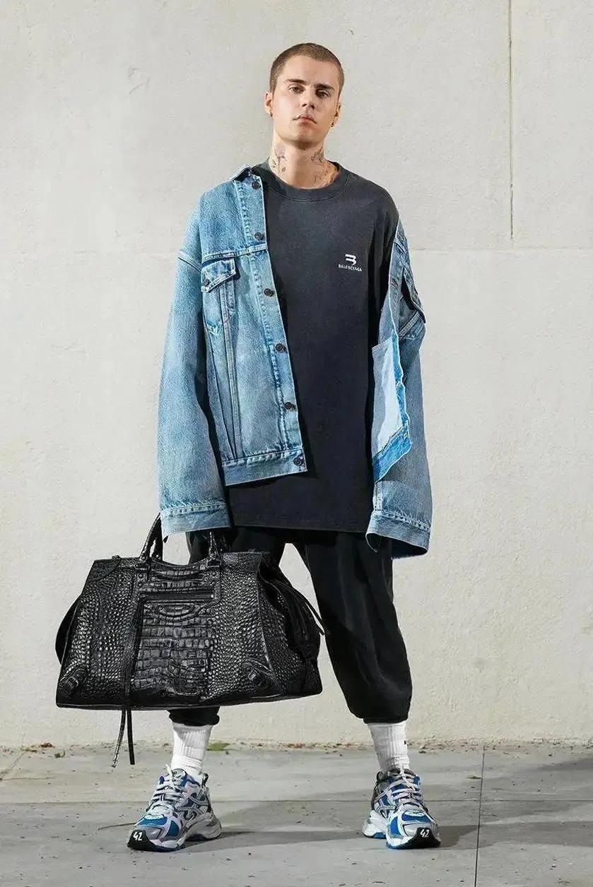 卡戴珊连体衣外穿高大上,卡戴珊巴黎世家蓝色连体衣