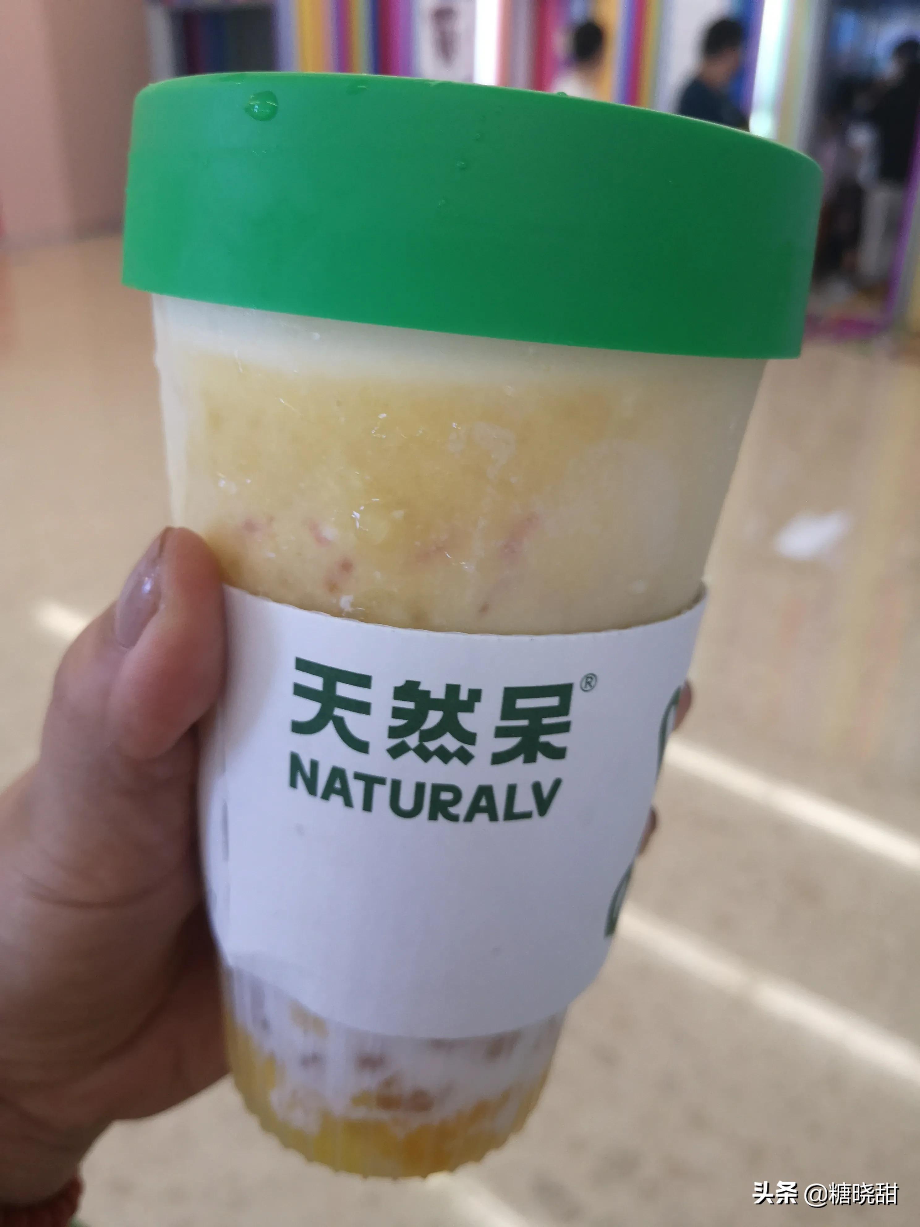 关晓彤奶茶店网红探店,大logo探店关晓彤奶茶店