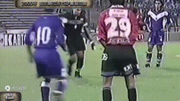 世界足坛十大奇怪破门阵,足坛十大门将扑出任意球前五名