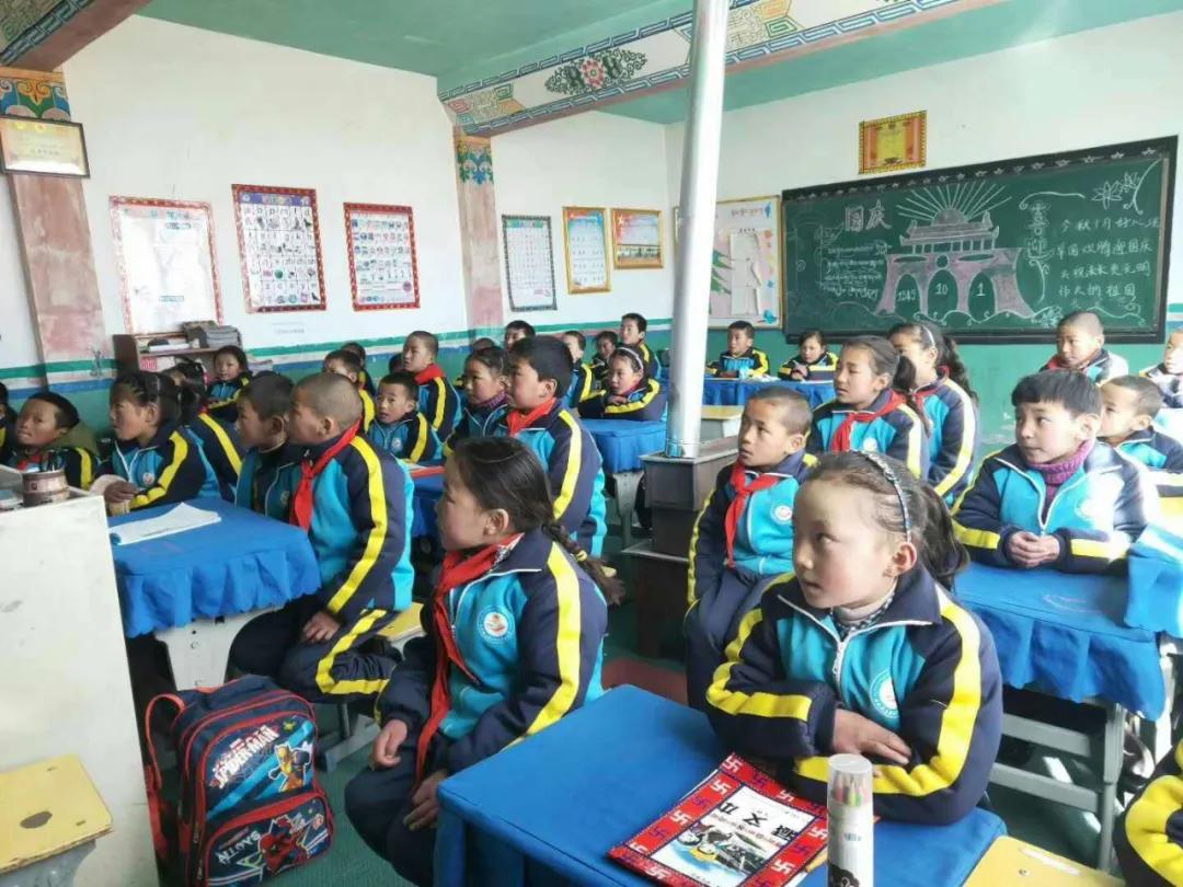 那个风雪中逆行山区送抗疫物资的女孩，又为*藏西**64个孩子许了个愿