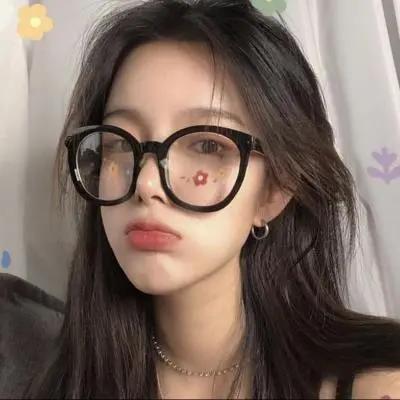 大脸圆脸适合什么样的镜框,脸比较小适合哪种镜框