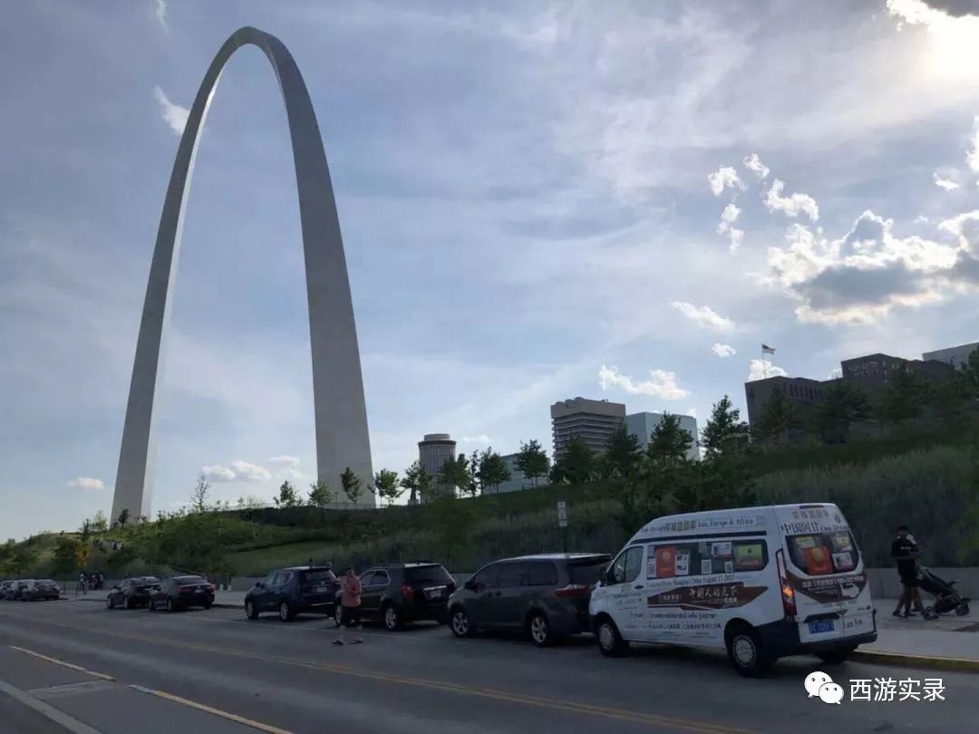 美国人给我准备了进门饺子上路面