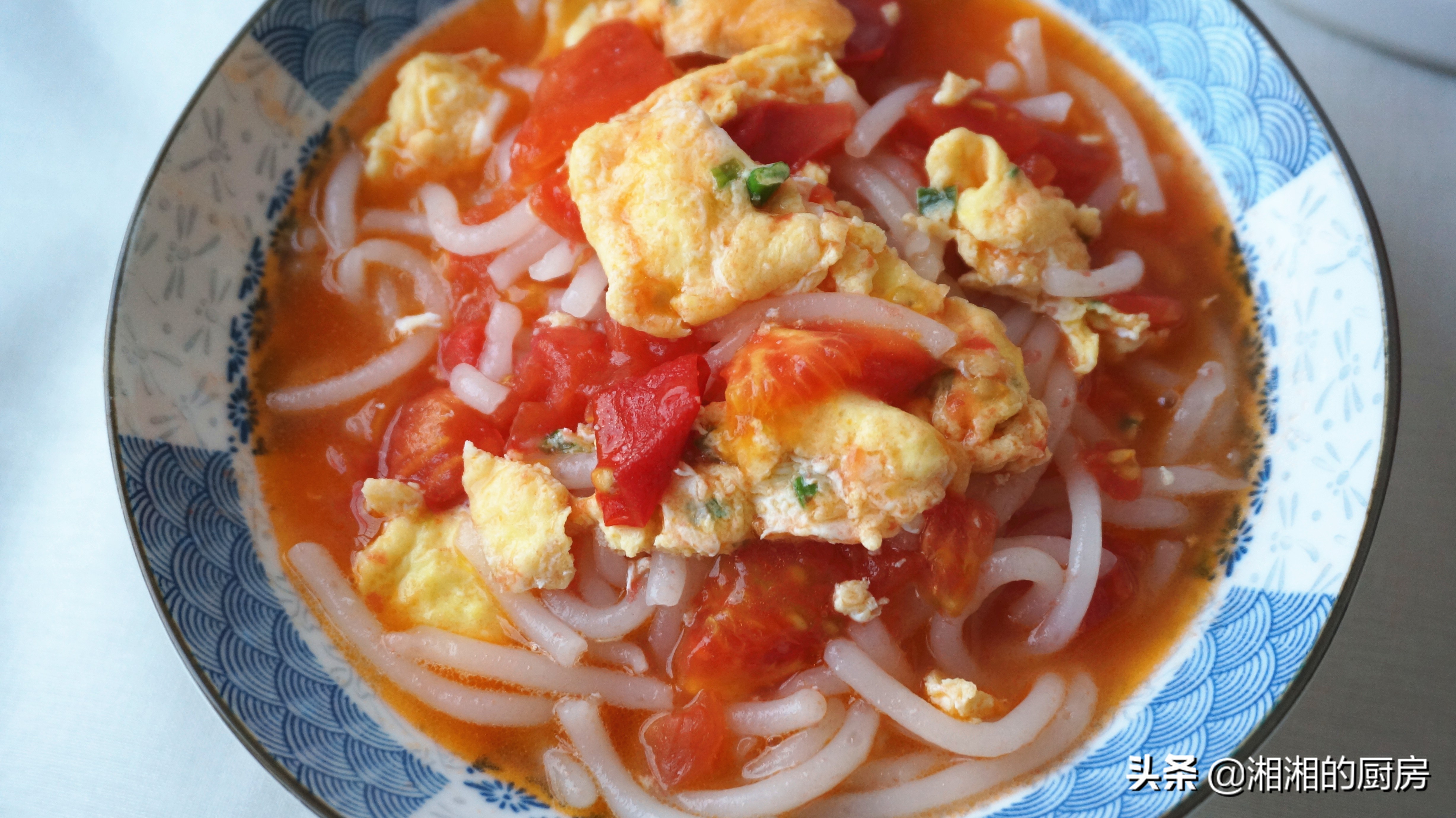 大米粉自己做米线的方法,在家自制米线这样做滑爽麻辣