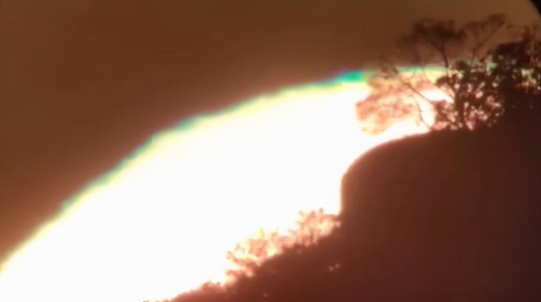 太阳变绿了!厦门天空出现“绿闪”奇观,这是大自然的预兆吗?