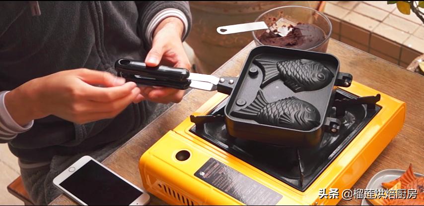 自己动手做出蜡笔小新同款鲷鱼烧，豆沙丝滑甜软，表皮蛋香浓郁