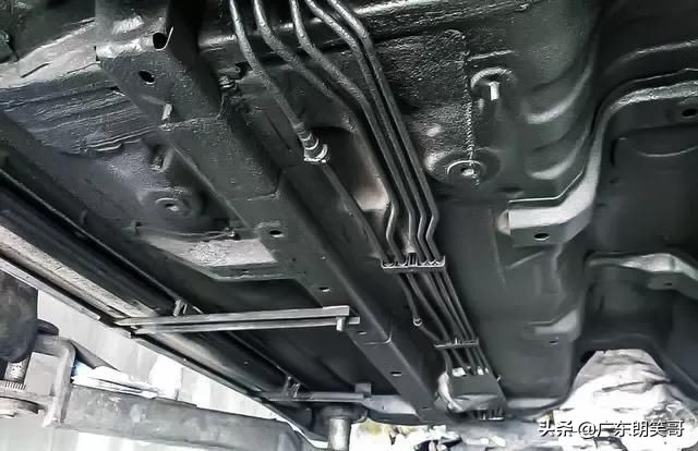 车被刮掉漆需要去4s店么,车被刮掉漆要去修吗