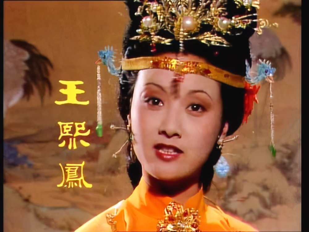 比较火的女明星发型搭配,女明星造型心机发型