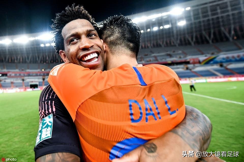 中国足球谢场感动视频,中国足球送行