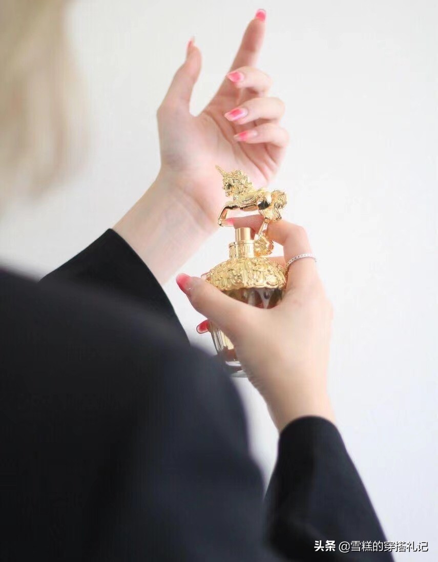 女人喷香水的危险,女人喷香水什么心理