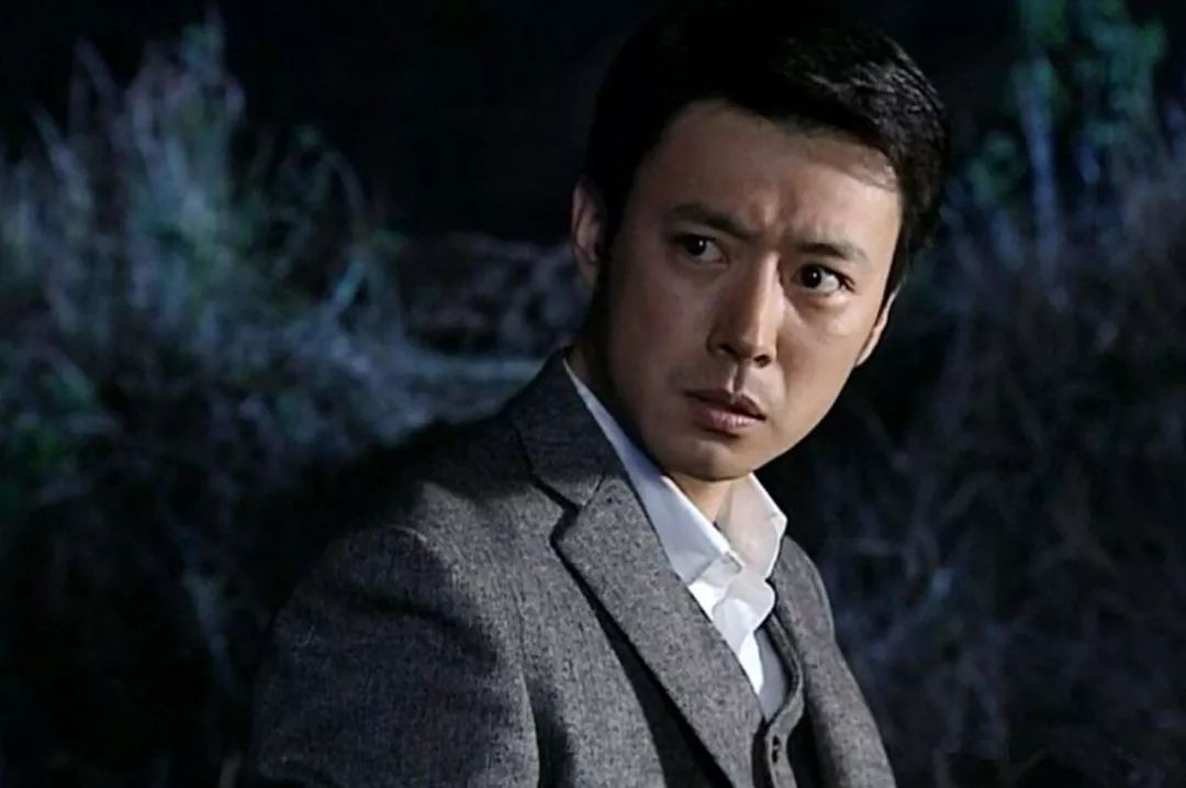 出道前是烤鸭店学徒，曾被误认是李毅吧吧主，凭“捡漏”一夜爆红