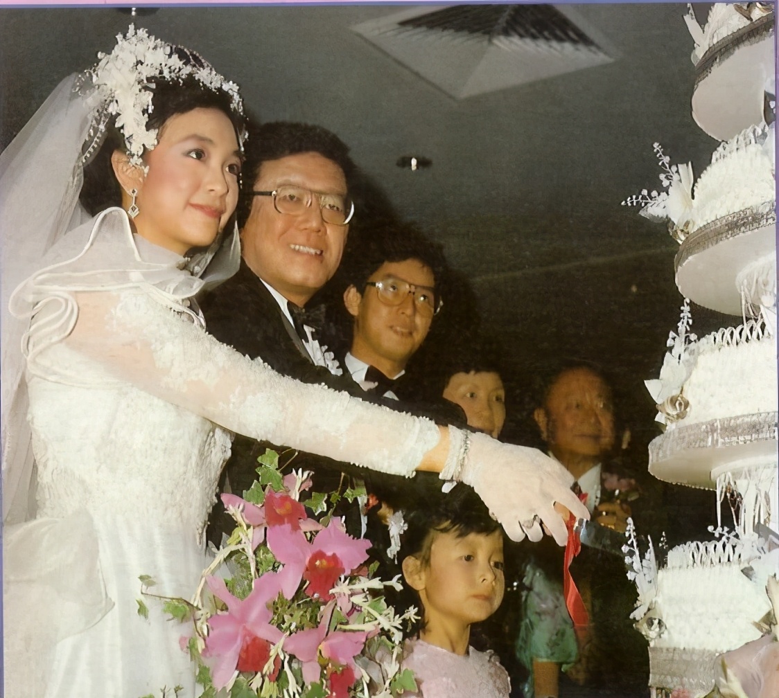 香江群音所有歌手名单,霞光万道原唱陈秋霞