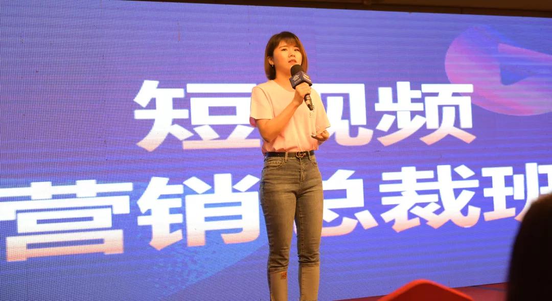 万互学园短视频营销总裁班开讲,教你玩赚短视频