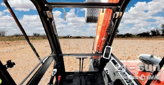 人人都讨厌的小孩,人人都瞧不起小村姑