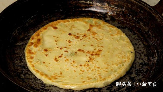 酥脆葱油饼的最简单制作方法,怎么做葱油饼才能香酥脆最好吃
