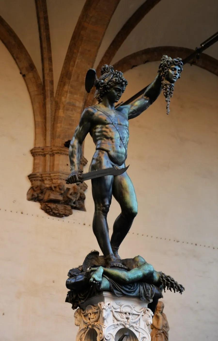 蛇发女妖美杜莎出装,蛇发女妖美杜莎电影在线观看