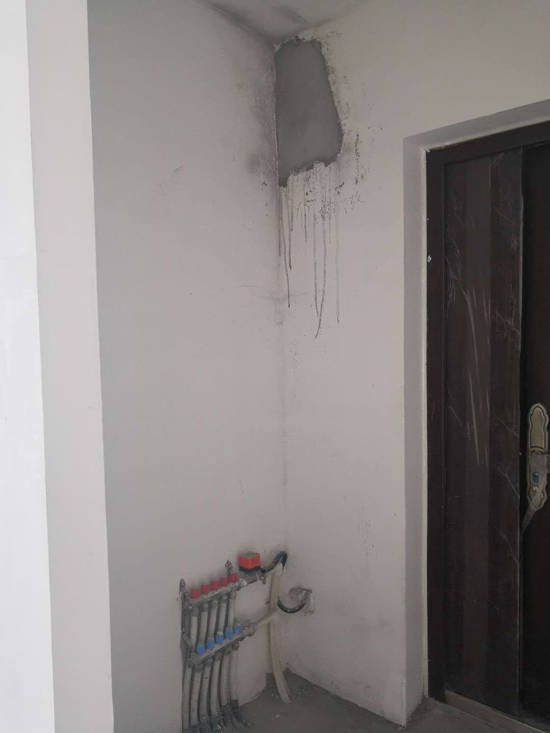 新房空鼓超过80,新房墙面空鼓不处理后期什么影响