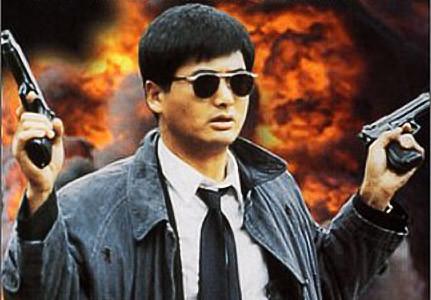 15米距离：周润发用手枪，邓飞虎用弹弓，哪个打得准？