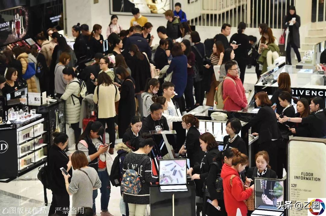 中国游客挤爆韩国免税店,中国游客时隔9月再现韩国免税店