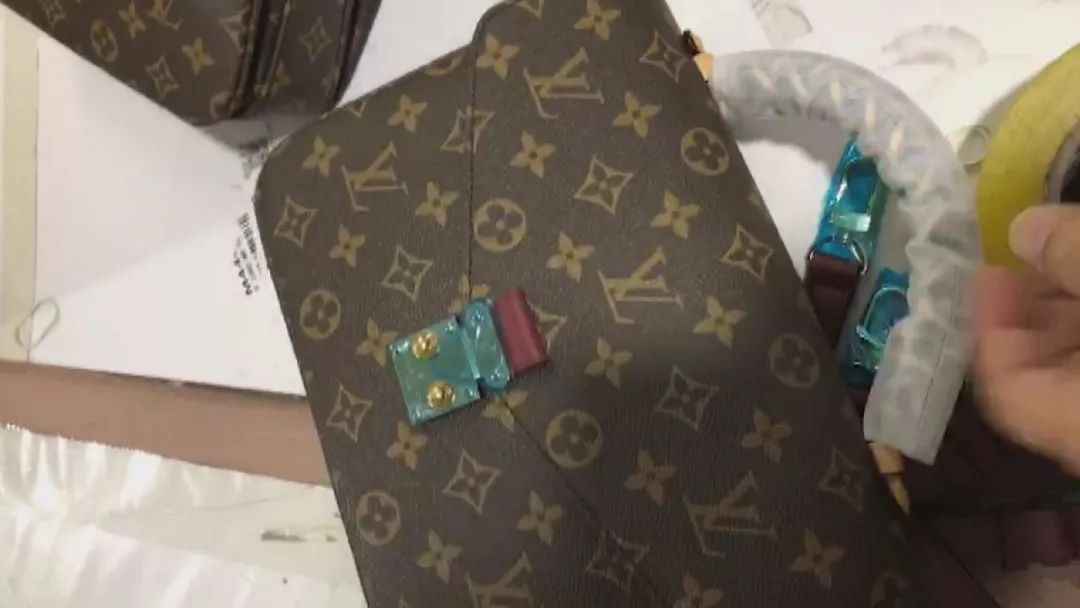 名牌包造假内幕,网上卖的名牌包是真的吗