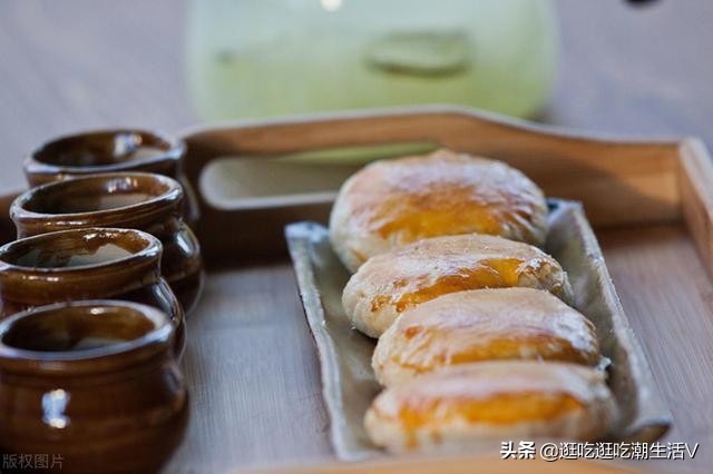 试吃鲜花饼酥软香甜4种口味,云南特产玫瑰鲜花饼测评