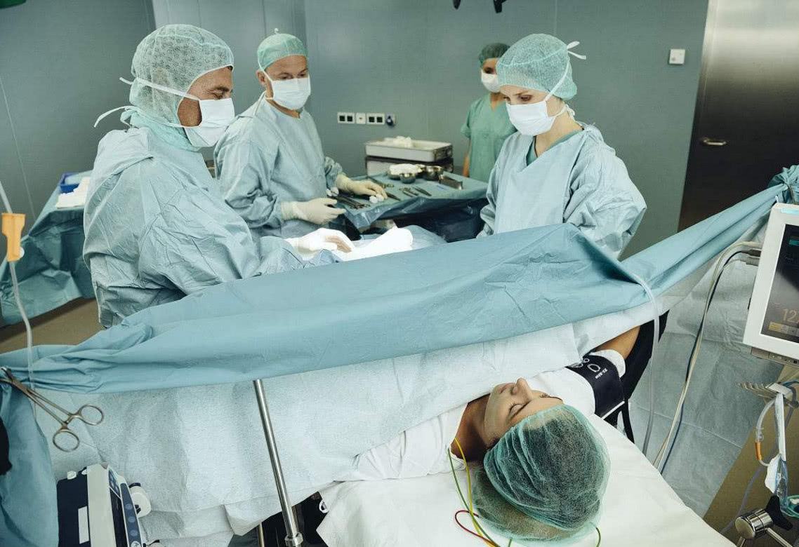 分娩妈妈害怕产痛,顺产被侧切怎样才好得快