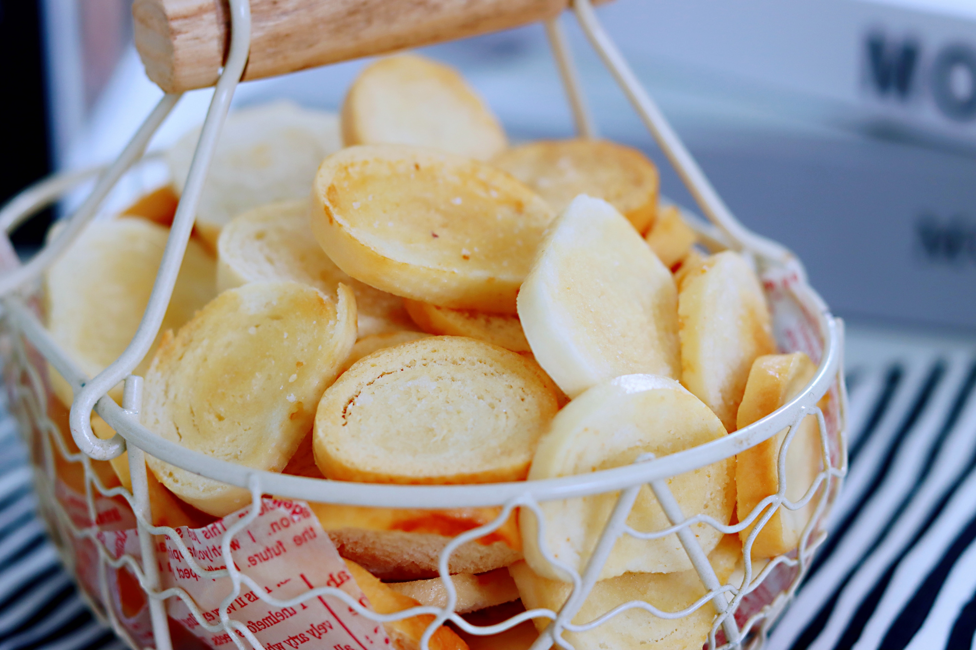 馒头吃不完怎么做成家常菜,馒头吃不完怎么做好吃不用锅