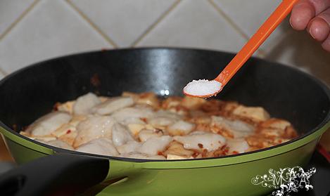 厨师长教大家来做麻辣豆腐鱼，做法简单，年夜饭必备的一道美食！