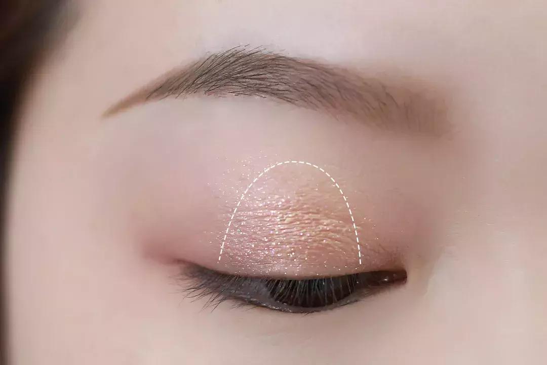 眼影怎么画新手简单又好看不显脏,日常眼影怎么画新手简单又好看