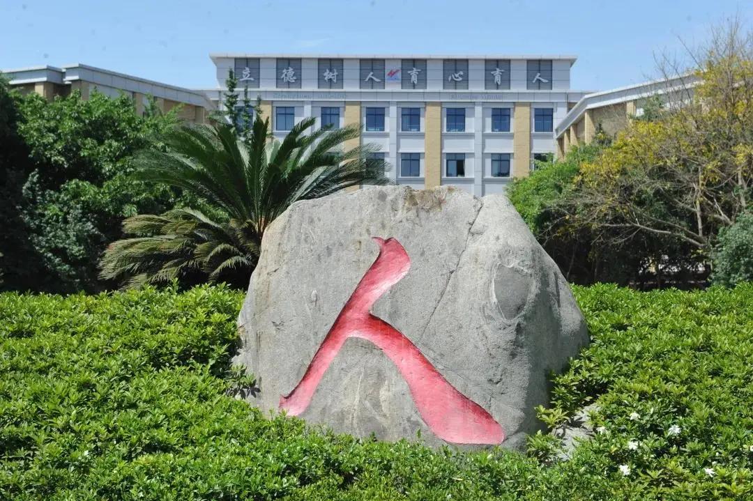 华阳中学是省一吗,华阳中学香山校区