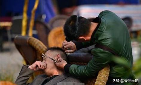 掏耳屎的感觉相当爽只因为她—智能可视挖耳神器