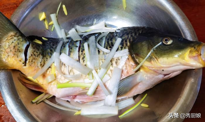 土腥味重的鱼应该怎么炖,炖鱼放什么料鱼不腥