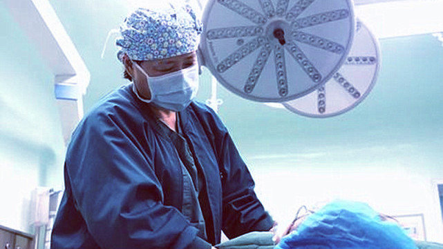 生孩子是在后背哪里打的麻药,生娃后背打麻药