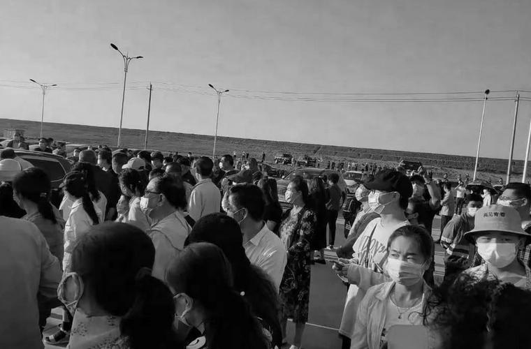 于月仙告别仪式赵本山去现场了吗,于月仙参加赵忠祥葬礼的穿着