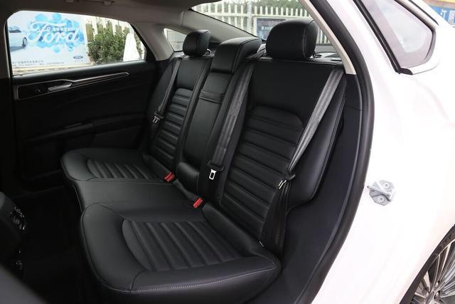 蒙迪欧操控感完胜迈腾怎么卖不动,蒙迪欧降价是因为减配了吗