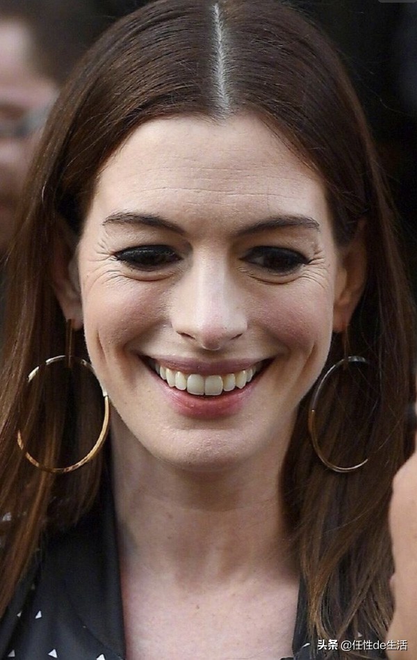 安妮海瑟薇和布兰妮,昔日小甜甜变身牛夫人