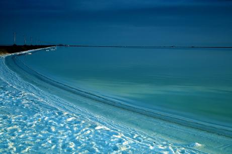 察尔汗盐湖是个聚宝盆,察尔汗盐湖神奇地方