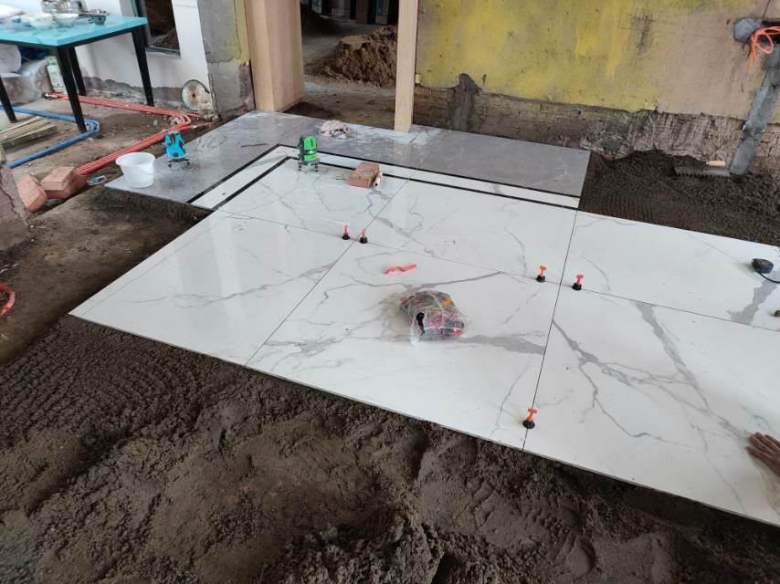 回潮天气怎么预防地板湿,墙角受潮发霉长蘑菇怎么处理