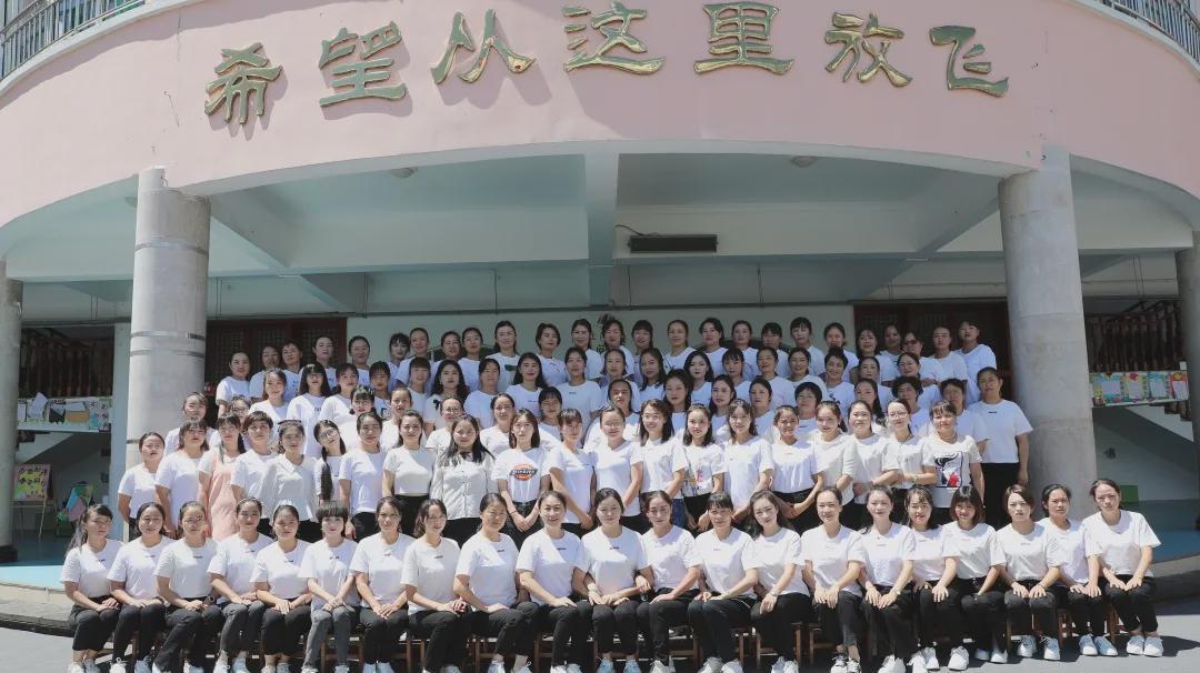 童心向党快乐成长新绛县幼儿园,爱心幼儿园童心向党