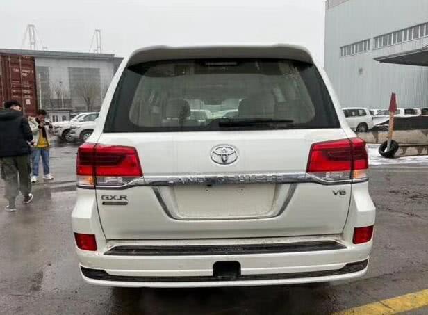 最新款柴油丰田兰德酷路泽到港！4.5T动力+四驱，售价与途乐看齐