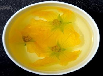 暖气造成的咽喉痛怎么缓解,冬天开暖气口干舌燥怎么回事