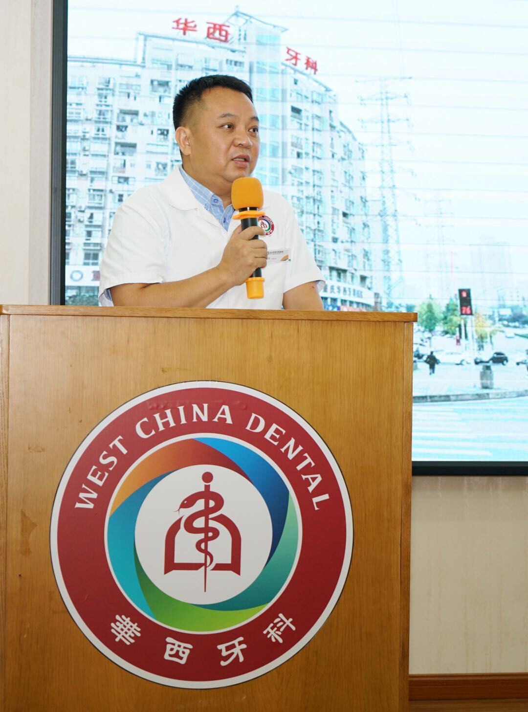 乱花渐欲迷人眼的乱怎么讲,乱花渐欲迷人眼的乱怎么解释