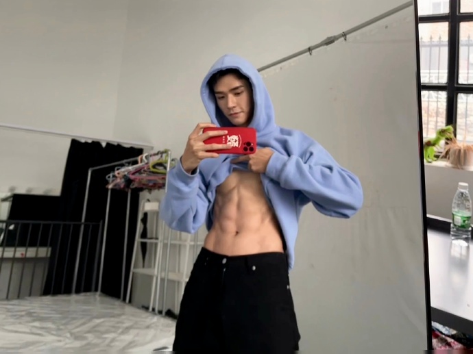 龚俊最近演了什么戏 (龚俊因为哪部戏染头发了)