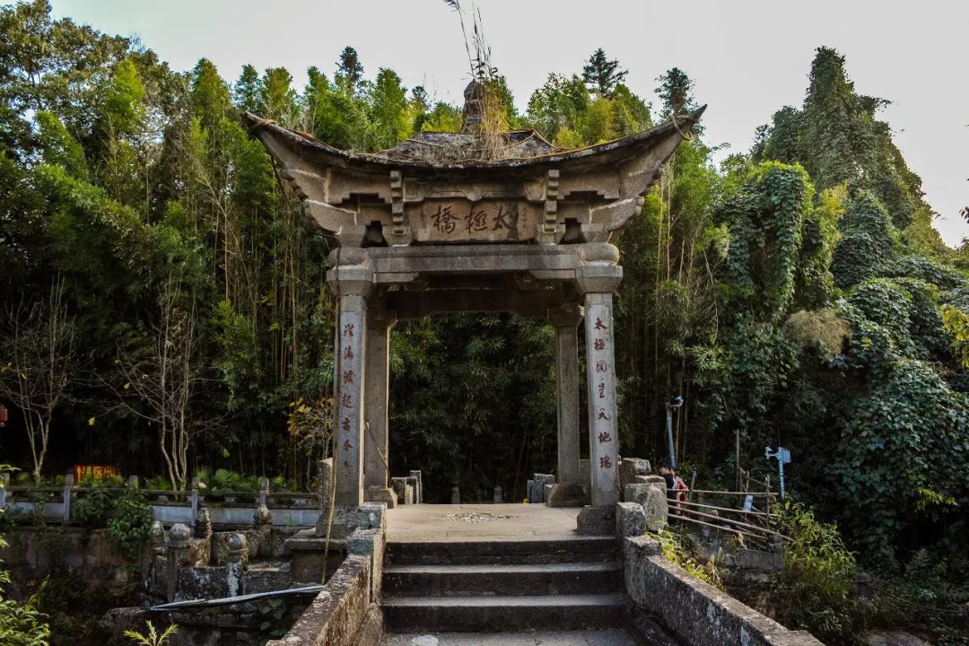 龙洞瀑布景观,龙洞瀑布在哪里啊