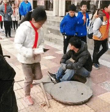 搞笑动图gif女司机,搞笑动图gif图片哪里下载