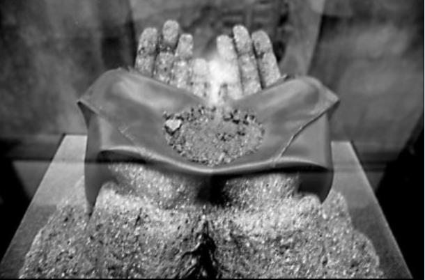 毛主席独自珍藏毛岸英遗物26年，毛岸英牺牲后他曾休养两个多月