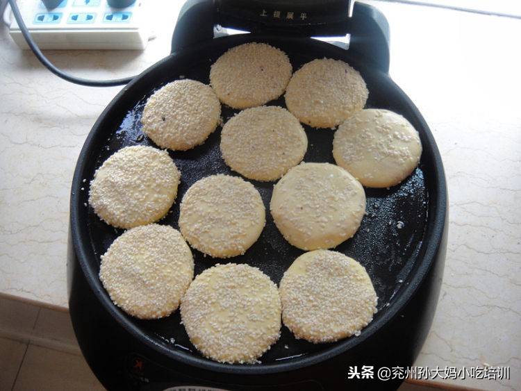 自家炸油条面的做法,家庭自制老面发面油条的做法