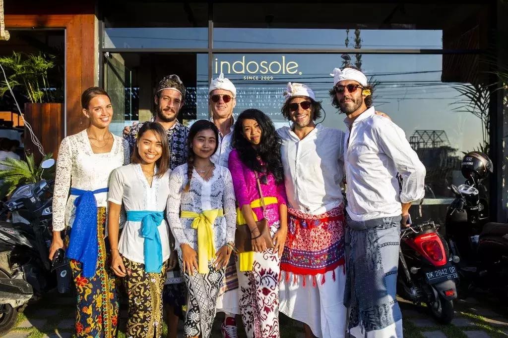 轮胎做成鞋？中国来的废轮胎，在非洲变成了人手一双的爆款潮鞋