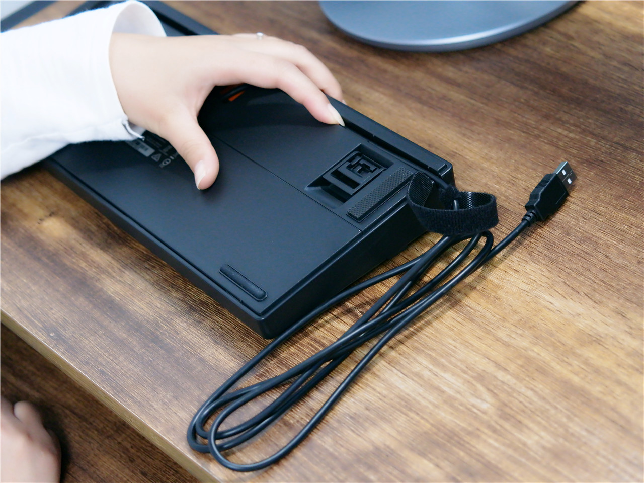 雷柏v860-87是不是金属板,雷柏v860-87键盘怎么样